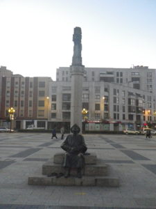 パラドール前のPeregrino像