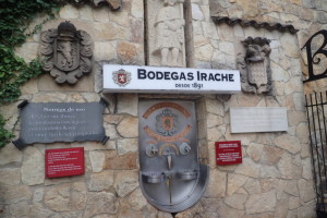 Bodegas Irache（蛇口からワイン）